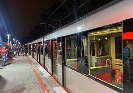 Restablecido el servicio de metro entre Leioa e Ibarbengoa tras 5 horas interrumpido por una avería: «Pensábamos que descarrilábamos»