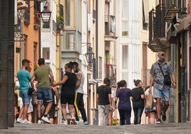 Varios de los implicados, en la calle Correría de Vitoria.