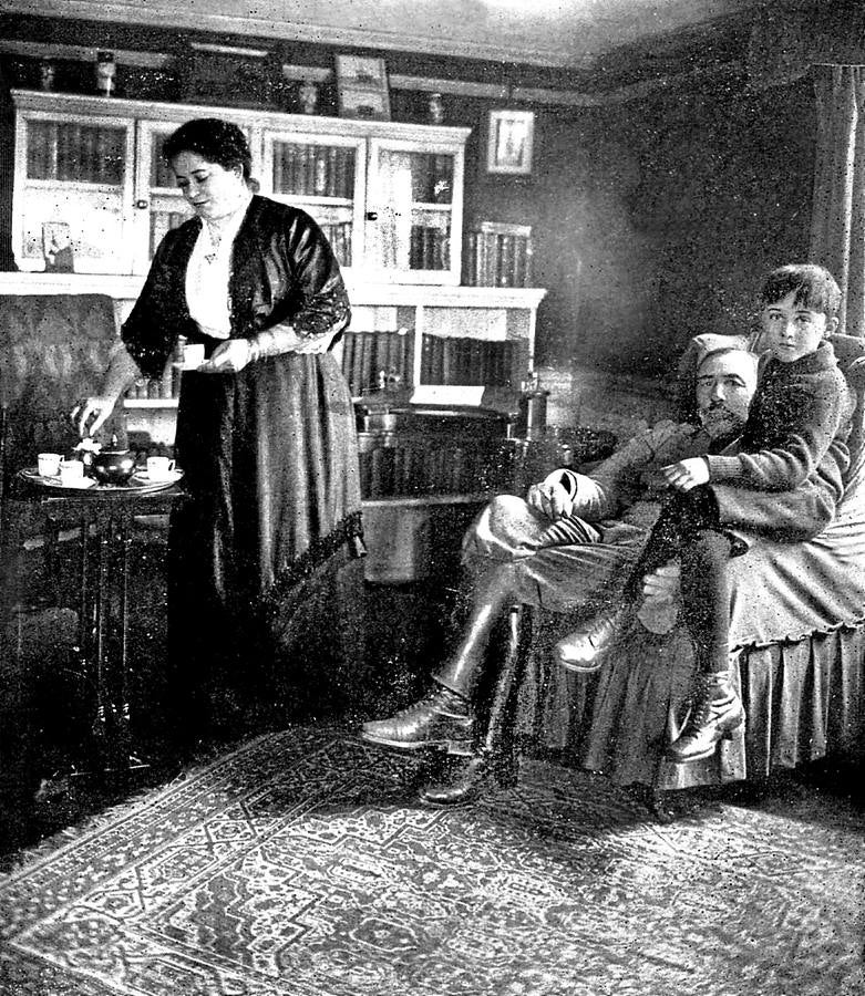 Joseph Conrad, con su mujer y su hijo John en diciembre de 1915.