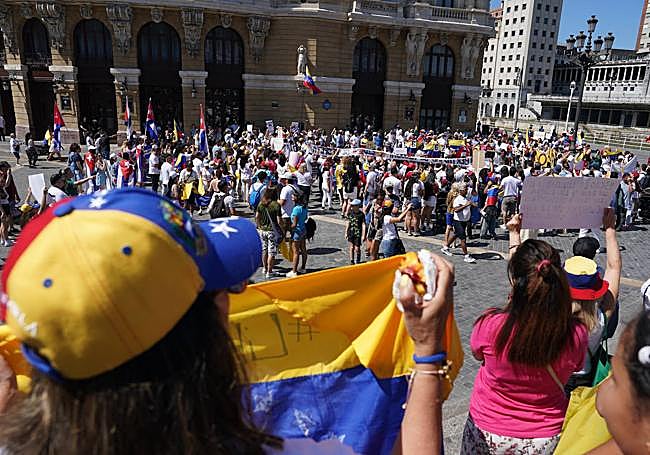 Concentración en la Plaza del Arriaga.