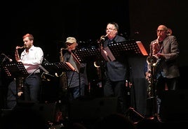 Julian Lee, Tony Lakatos, Harry Allen y el barítono Gary Smulyan en 'Four brothers'