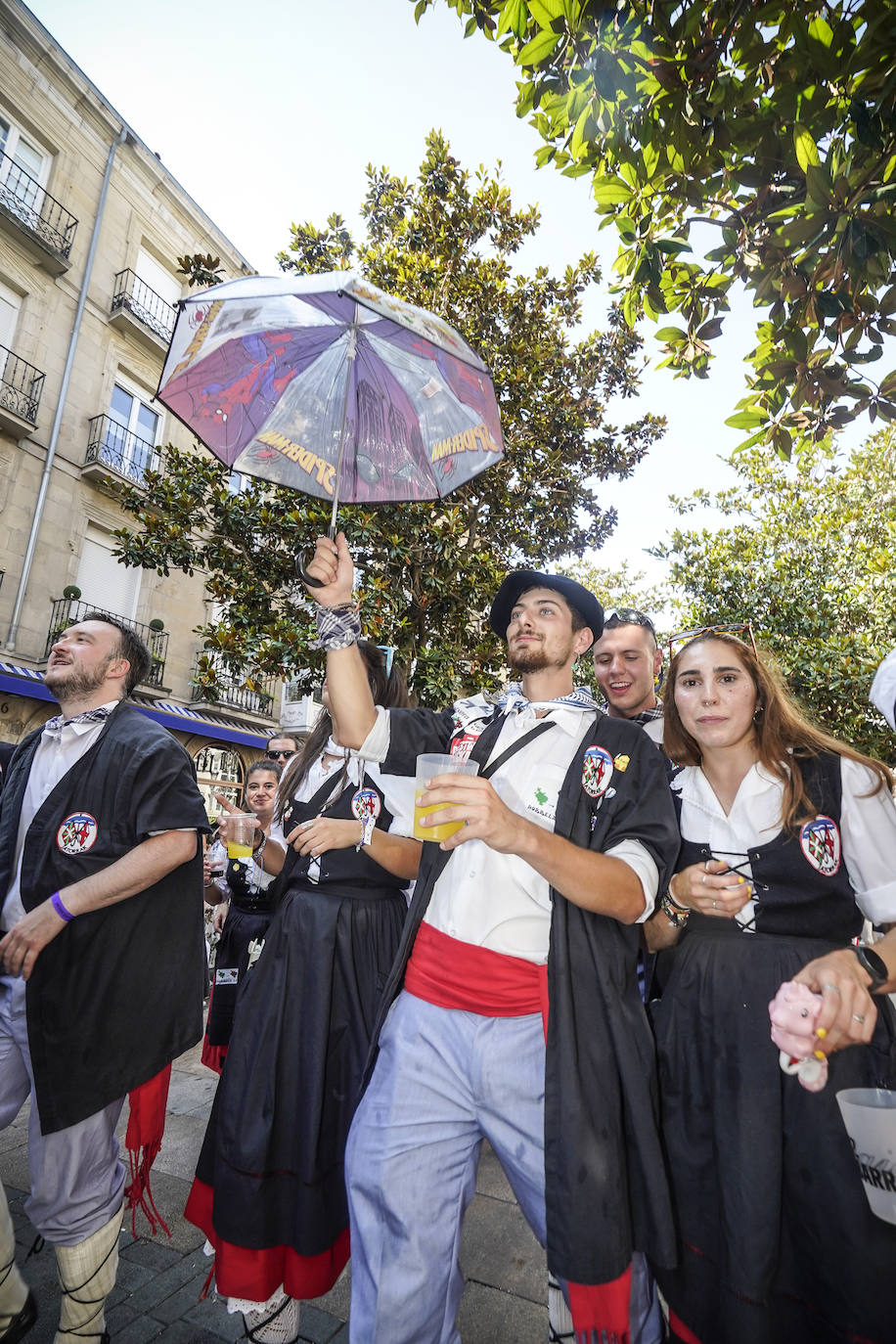 El primer paseíllo de fiestas de Vitoria, en imágenes