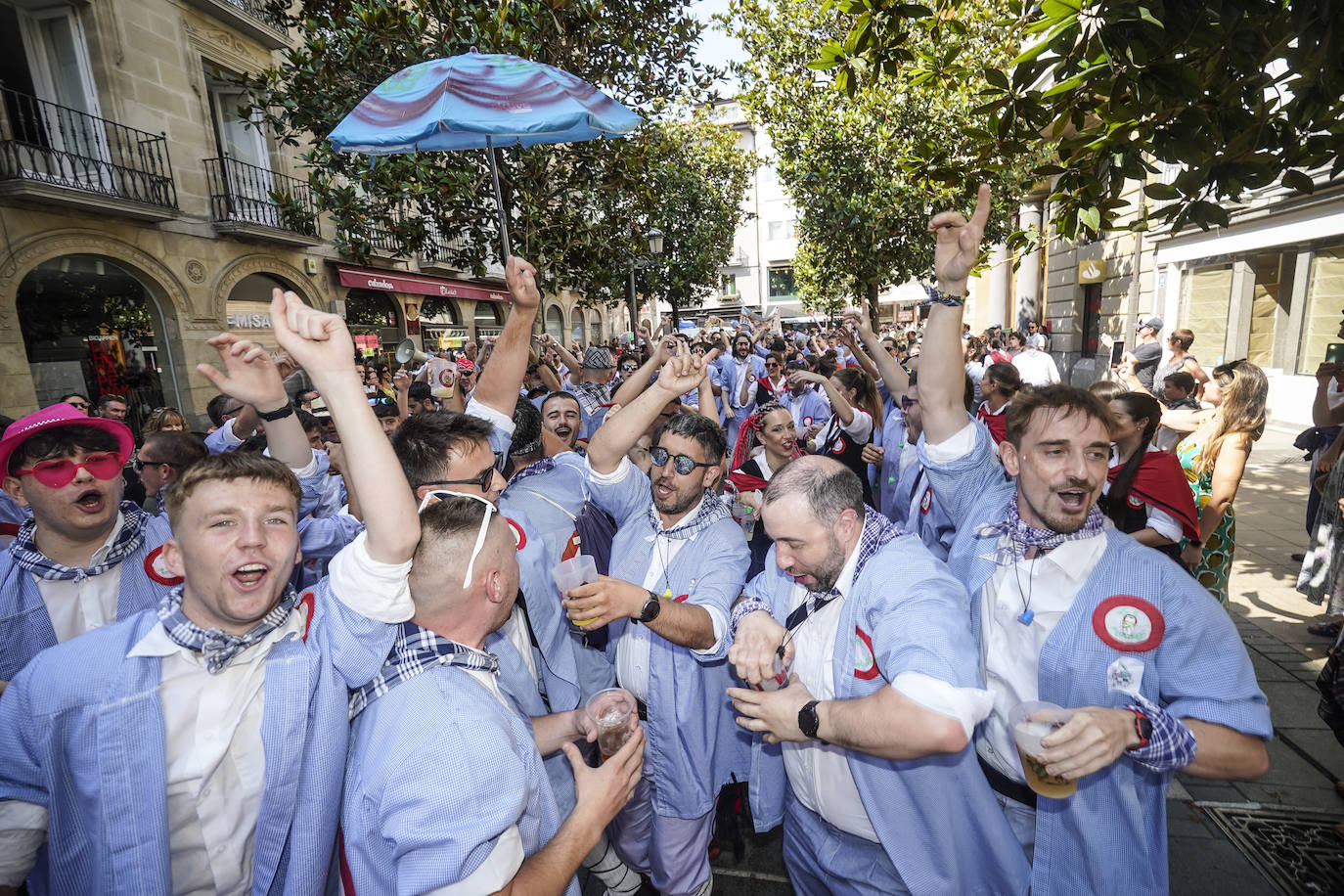 El primer paseíllo de fiestas de Vitoria, en imágenes