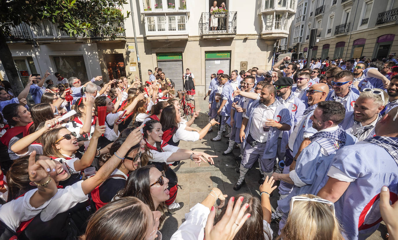 El primer paseíllo de fiestas de Vitoria, en imágenes