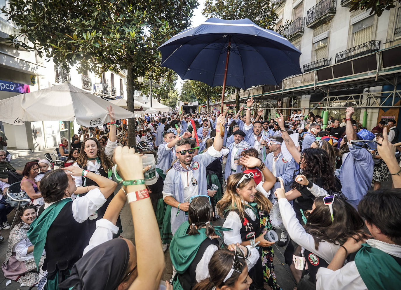 El primer paseíllo de fiestas de Vitoria, en imágenes