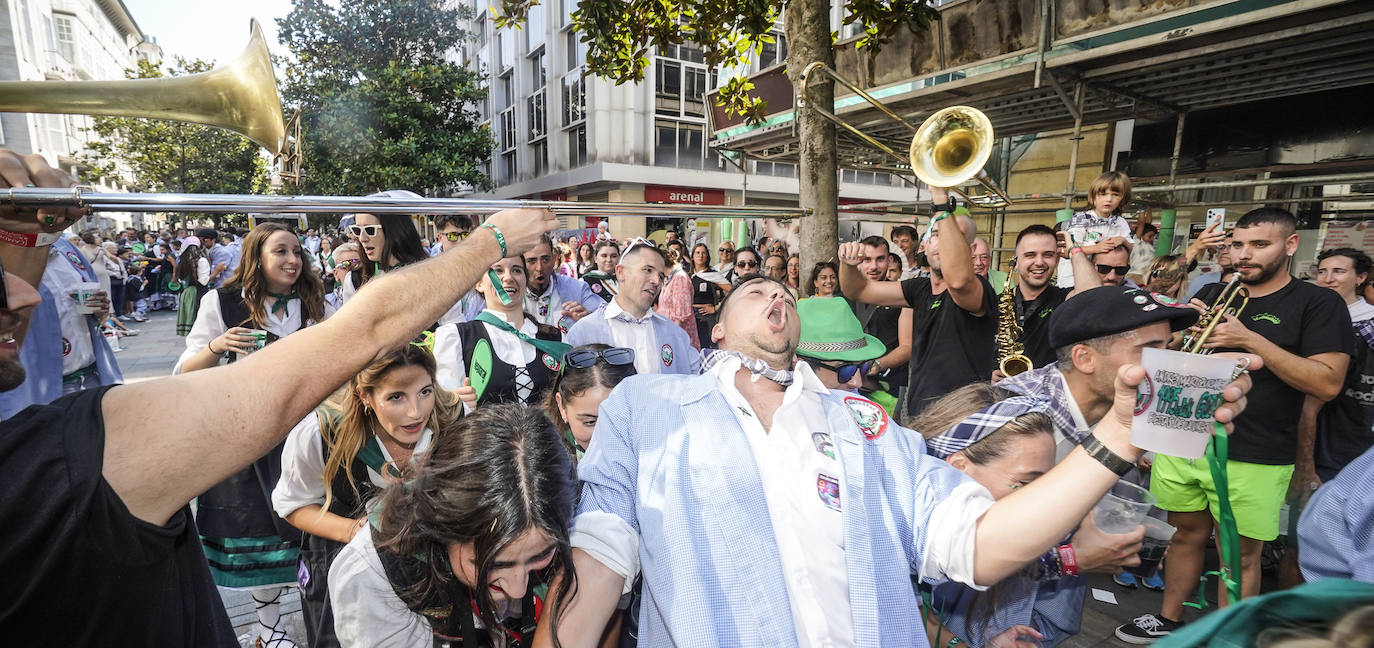 El primer paseíllo de fiestas de Vitoria, en imágenes