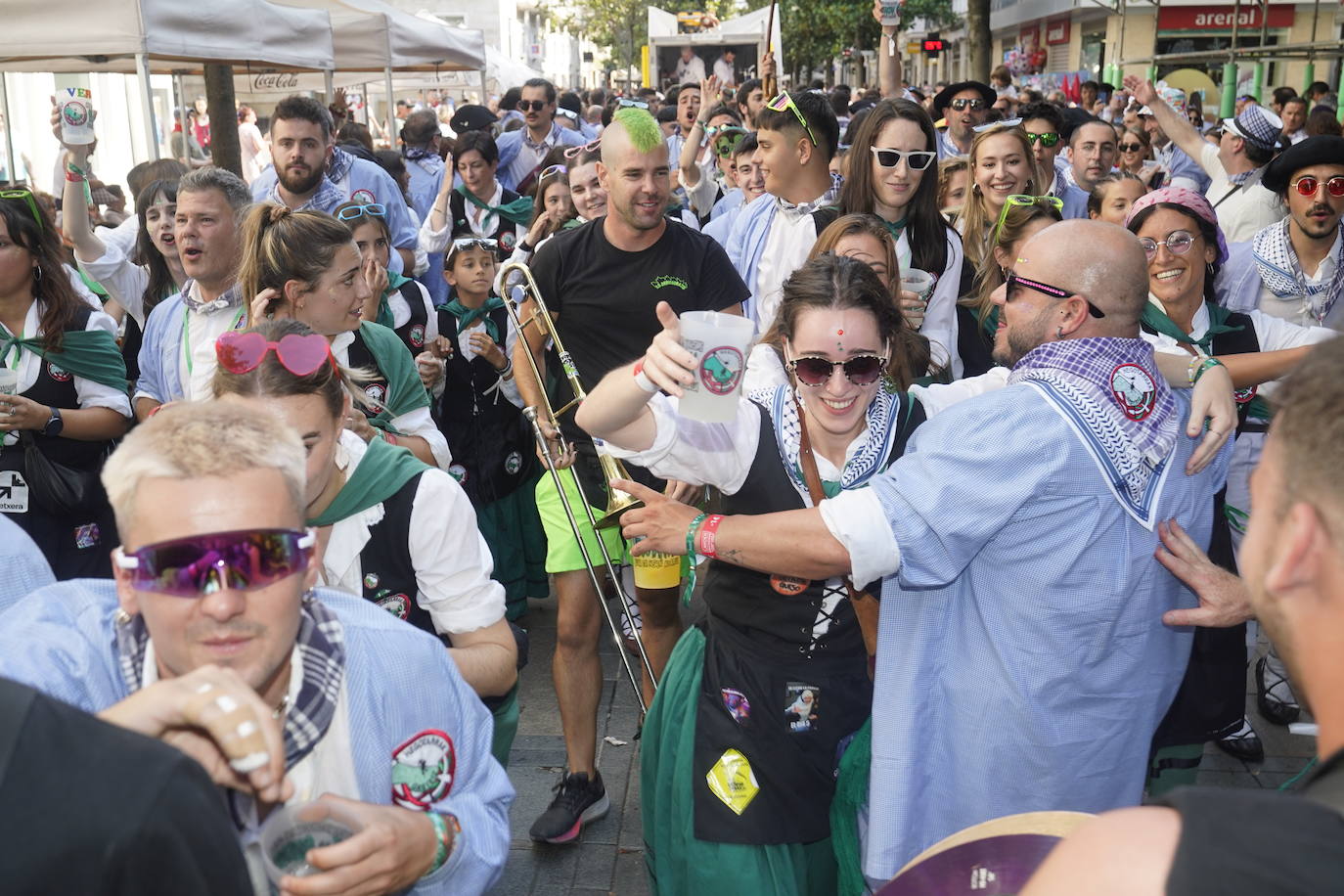 El primer paseíllo de fiestas de Vitoria, en imágenes