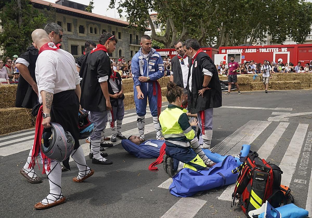 Bandera roja en el descenso tras un aparatoso accidente