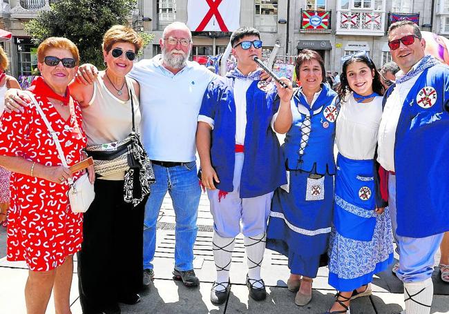 Nieves Arbosa, Maru Musas, Enrique Marque, Adrián Musas, Pilar González, Naya y Gabriel Musas.