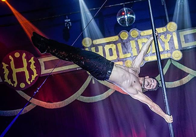 Con ascendencia italiana y española, Glenn se inició ya maduro en el mástil.