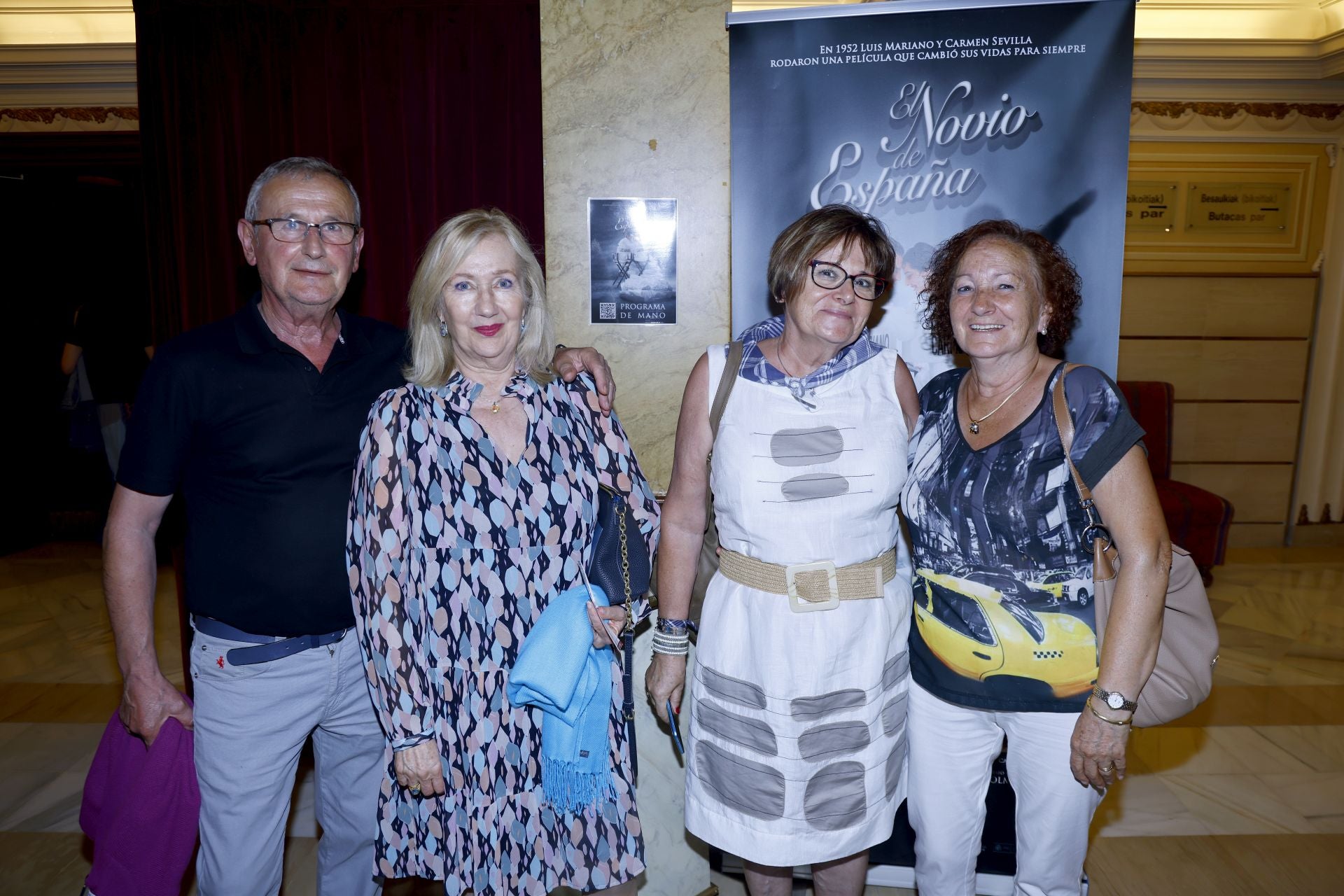 Adolfo García, Manuela Velasco, Gloria Casanueva y Maika Basarrate.