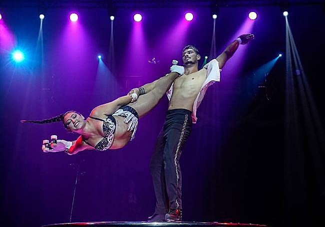 Los hermanos Yadhira y José Romero debutaron en el circo a los 15 y 13 años.