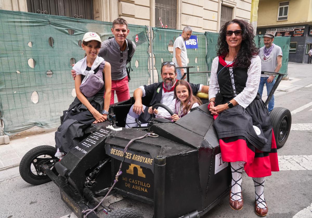 Gavin y Amaia Vandelight, Michael, Oiana e Izaskun Zimmermann se juntan en Vitoria desde Estados Unidos y Suiza.