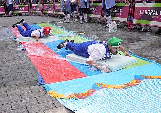 No hizo falta la 'photo finish', Luigi ganó a Mario en la plaza Green Capital.