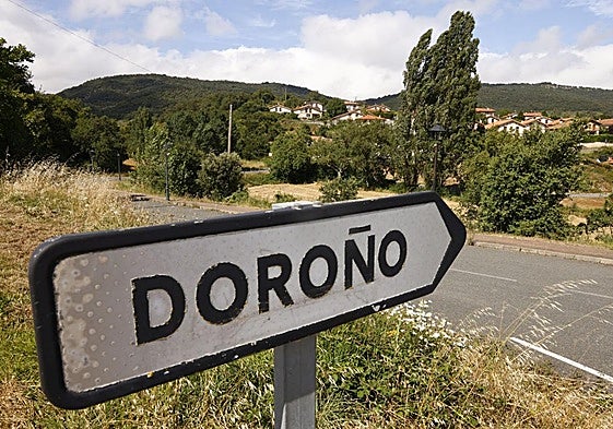 El ertzaina denunció que los tres ladrones entraron en su casa familiar de Doroño, en el Condado de Treviño.