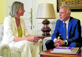 La consejera de Autogobierno, Maria Ubarretxena, en su reunión de finales de julio con el ministro Ángel Víctor Torres.