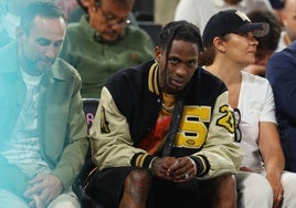 Detienen al rapero Travis Scott por agredir a un agente de seguridad en París tras el EE UU-Serbia