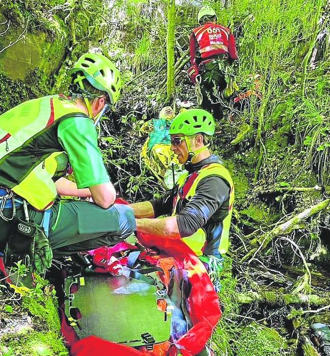 Las operaciones en terrenos empedrados y barrancos son más complicadas por la dificultad de acceso para el helicóptero.