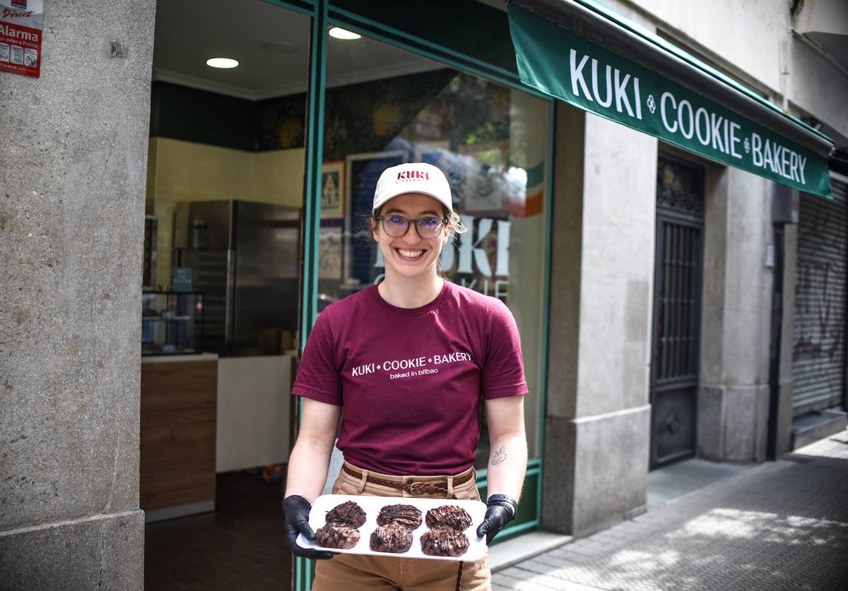 Erica, la bióloga estadounidense que acaba de abrir una tienda de galletas sin gluten en Bilbao.