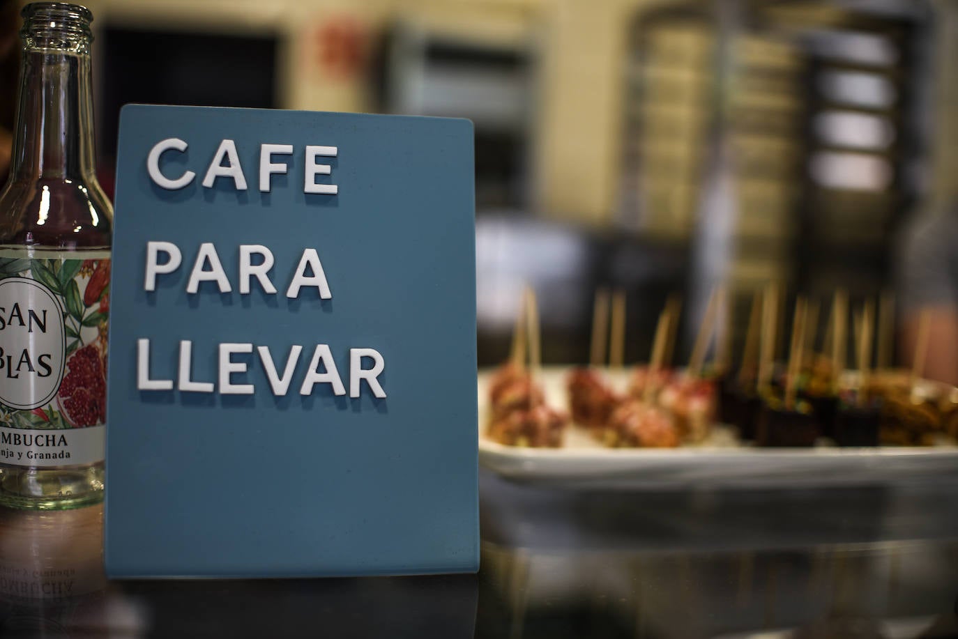 Erica, la bióloga estadounidense que acaba de abrir una tienda de galletas sin gluten en Bilbao