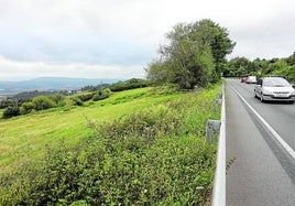 Terrenos donde está previsto habilitar el espacio de entretenimiento, junto a la carretera de Artxanda.