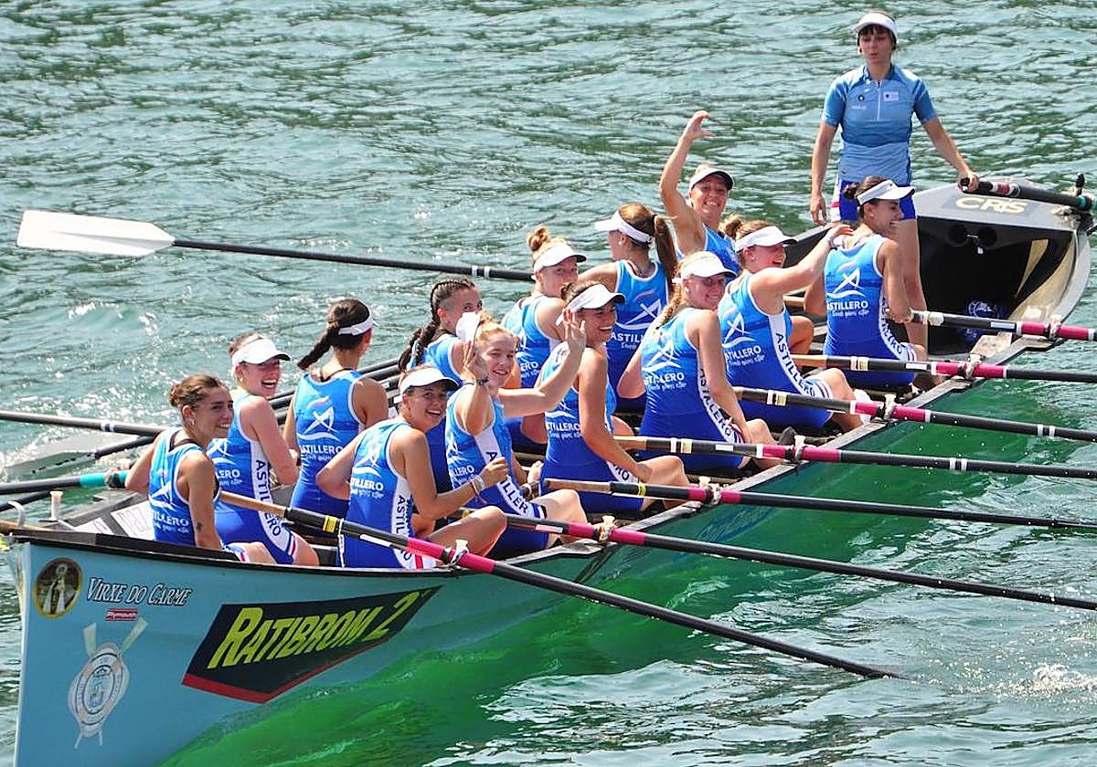 Las remeras de Astillero celebran la victoria en la Ikurriña de Ondarroa