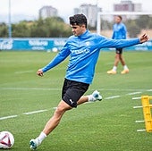 Hugo Novoa ya entrena con el Alavés