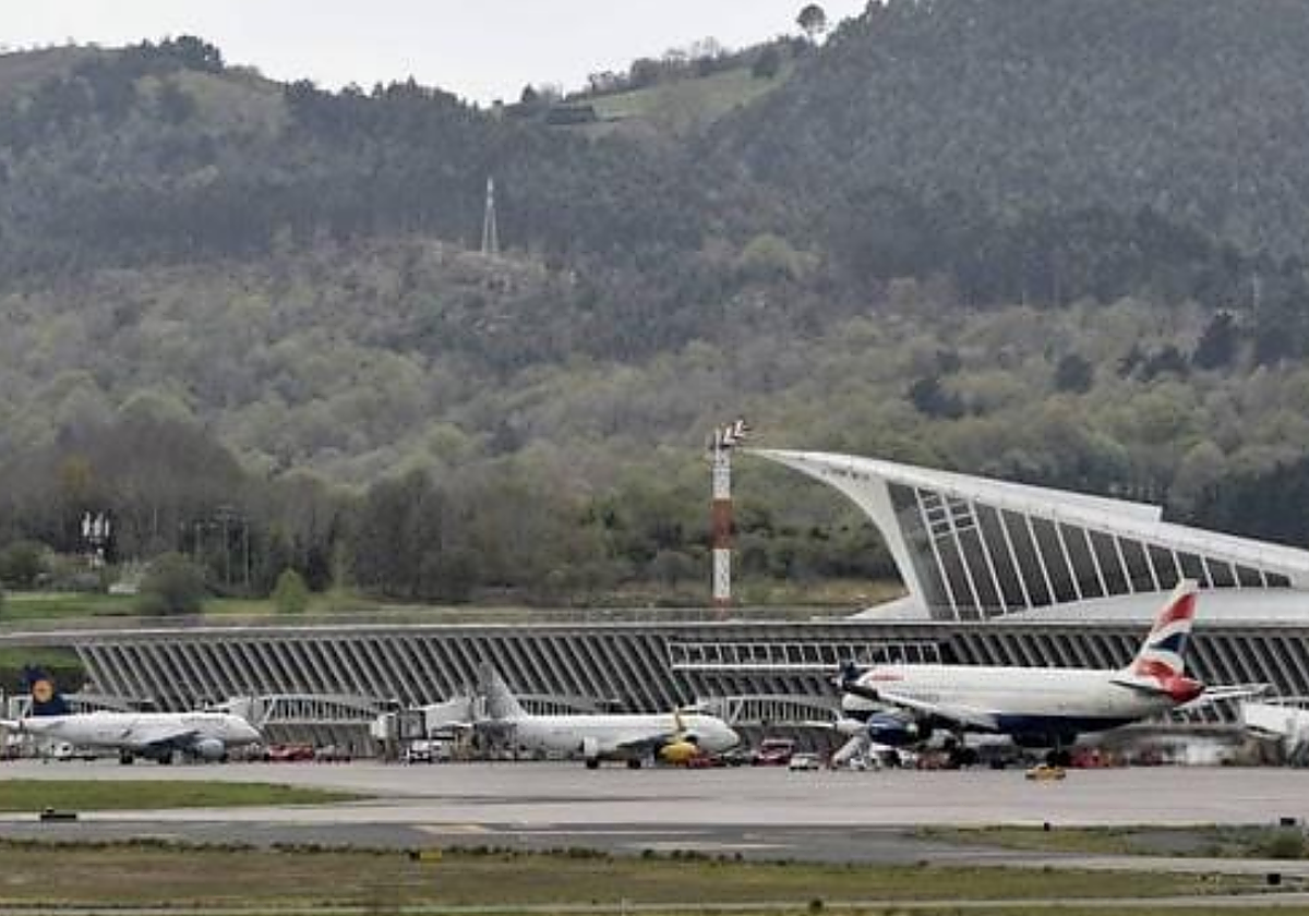 Se elevan a ocho los vuelos cancelados entre Loiu y Baleares por la Dana