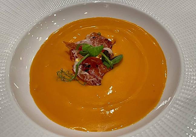 Salmorejo con ibérico.