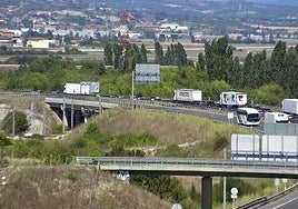 La A-1 sufre este viernes kilométricas retenciones.