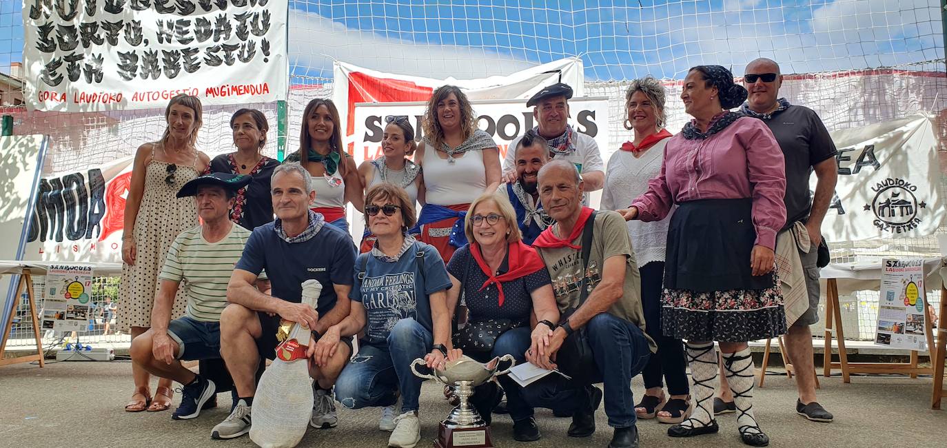 Foto de familia de los ganadores del concurso gastronómico.