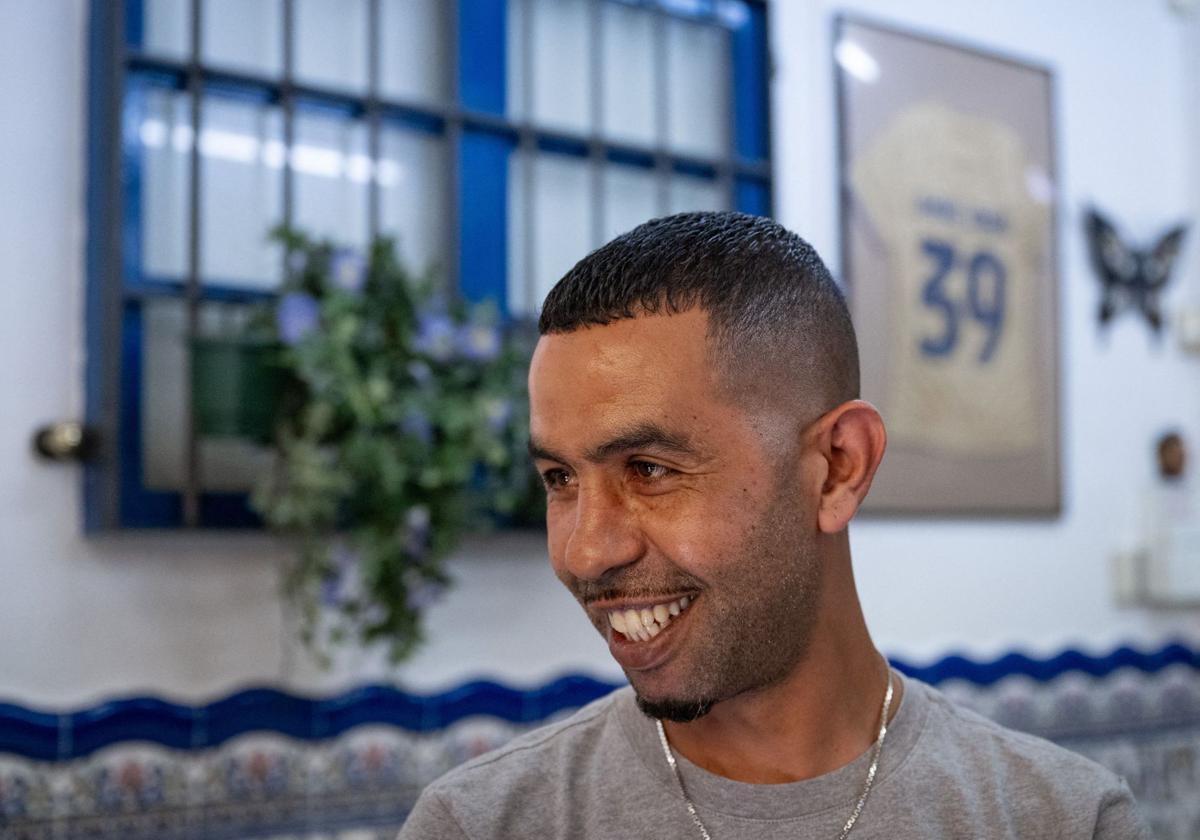 Mounir Nasraoui, en una foto tomada el mes de julio en el barrio de Mataró en el que reside.