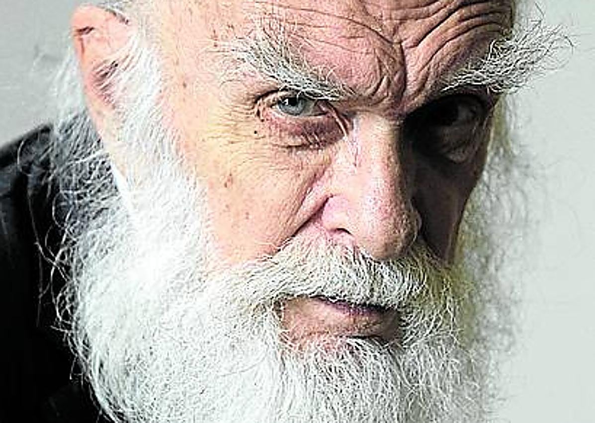 Imagen secundaria 1 - 1. El mago Banachek con cubiertos doblados 'mágicamente' por él. 2. James Randi. 3. Arthur Conan Doyle con un espectro, retratado por la fotógrafa espiritista Ada Deane hacia 1922.