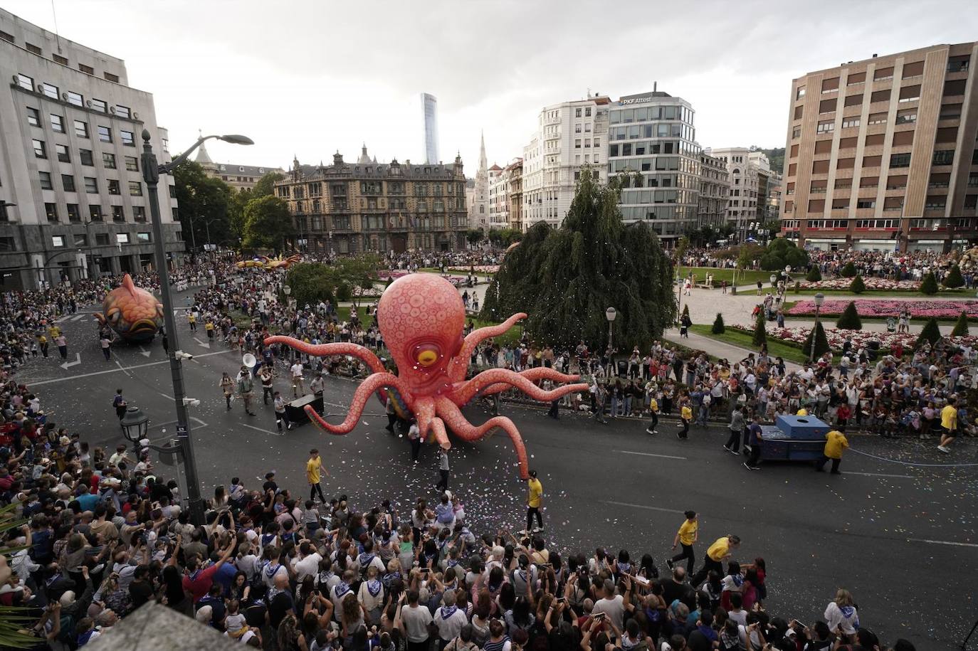 Desfile de la Ballena Aste Nagusia 2024 en Bilbao.