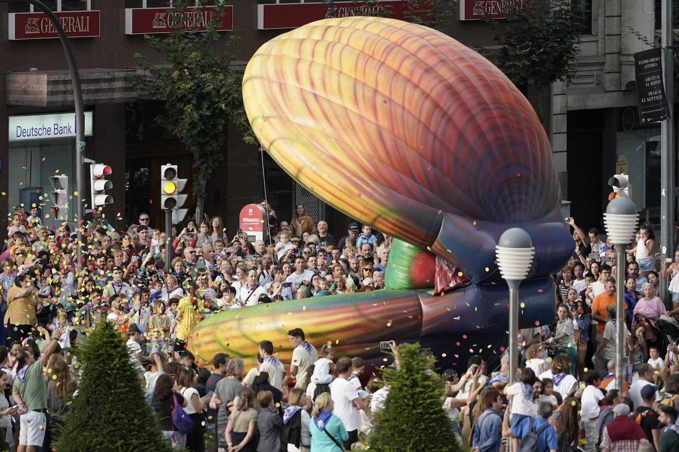 Desfile de la Ballena Aste Nagusia 2024 en Bilbao.