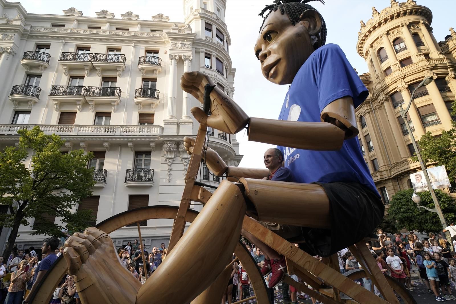 Desfile de la Ballena Aste Nagusia 2024 en Bilbao.