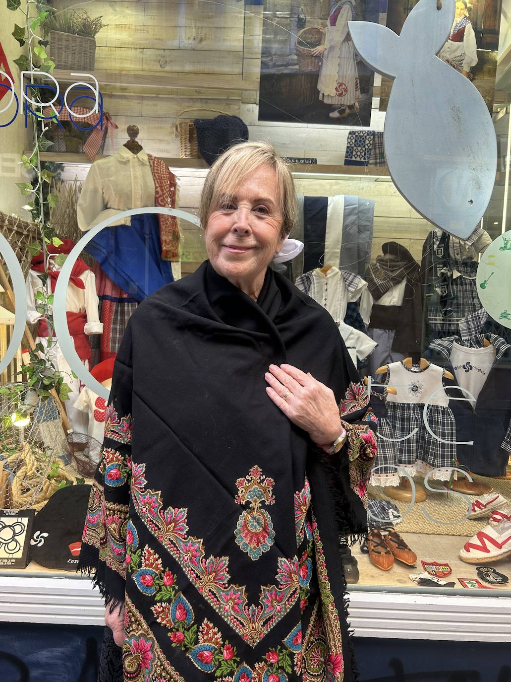 La tienda de Bilbao que lleva 126 años vistiendo de arrantzale y baserritarra a los bilbaínos