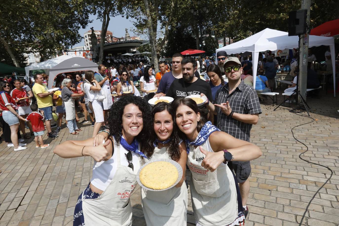 Concurso de tortillas en el Arenal durante la Aste Nagusia 2024.