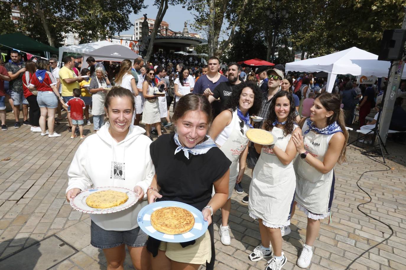 Concurso de tortillas en el Arenal durante la Aste Nagusia 2024.