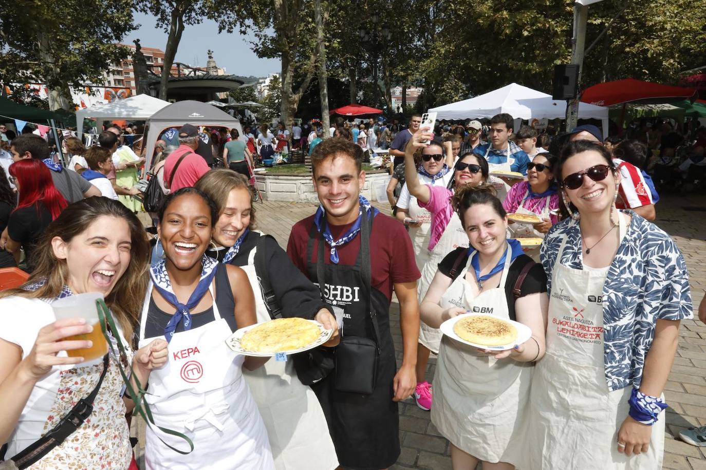 Concurso de tortillas en el Arenal durante la Aste Nagusia 2024.