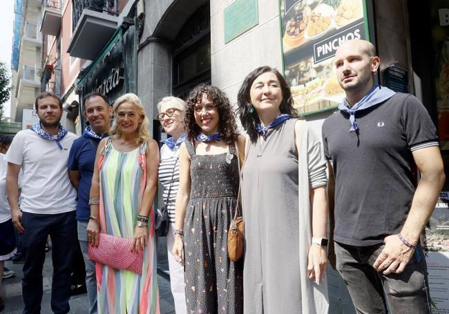 Los concejales Álvaro Pérez, Asier Abaunza, Raquel Martínez, Paula Garagalza, Nora Abete, Yolanda Díez y el representante de EH Bildu, Eneko Romero