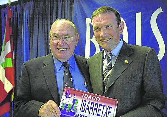 Pete Cenerrusa, con Juan José Ibarretxe.