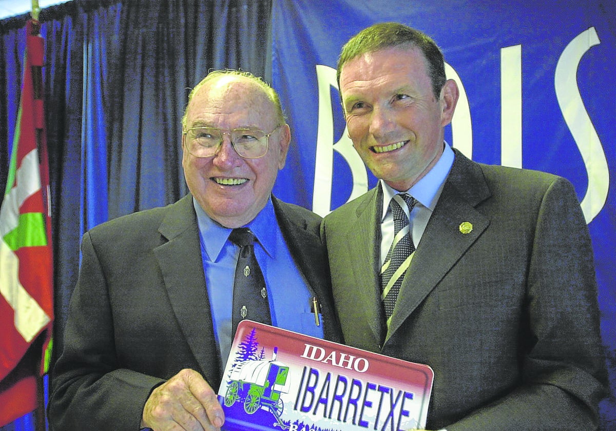 Pete Cenerrusa, con Juan José Ibarretxe.