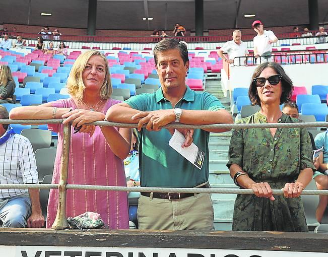 Mónica Urgoiti, Diego y Mencía Aguirre.