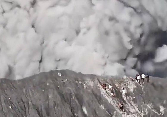 Momento en el que los escaladores se dan cuenta del peligro.