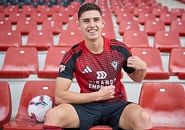 Panichelli, en su presentación con el Mirandés.