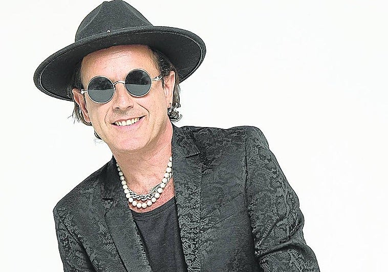 Tras una década sin un álbum con material nuevo, el cantante rosarino publica disco en los próximos meses.