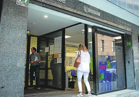 Oficina del Servicio Público de Empleo, Lanbide, en Bilbao.