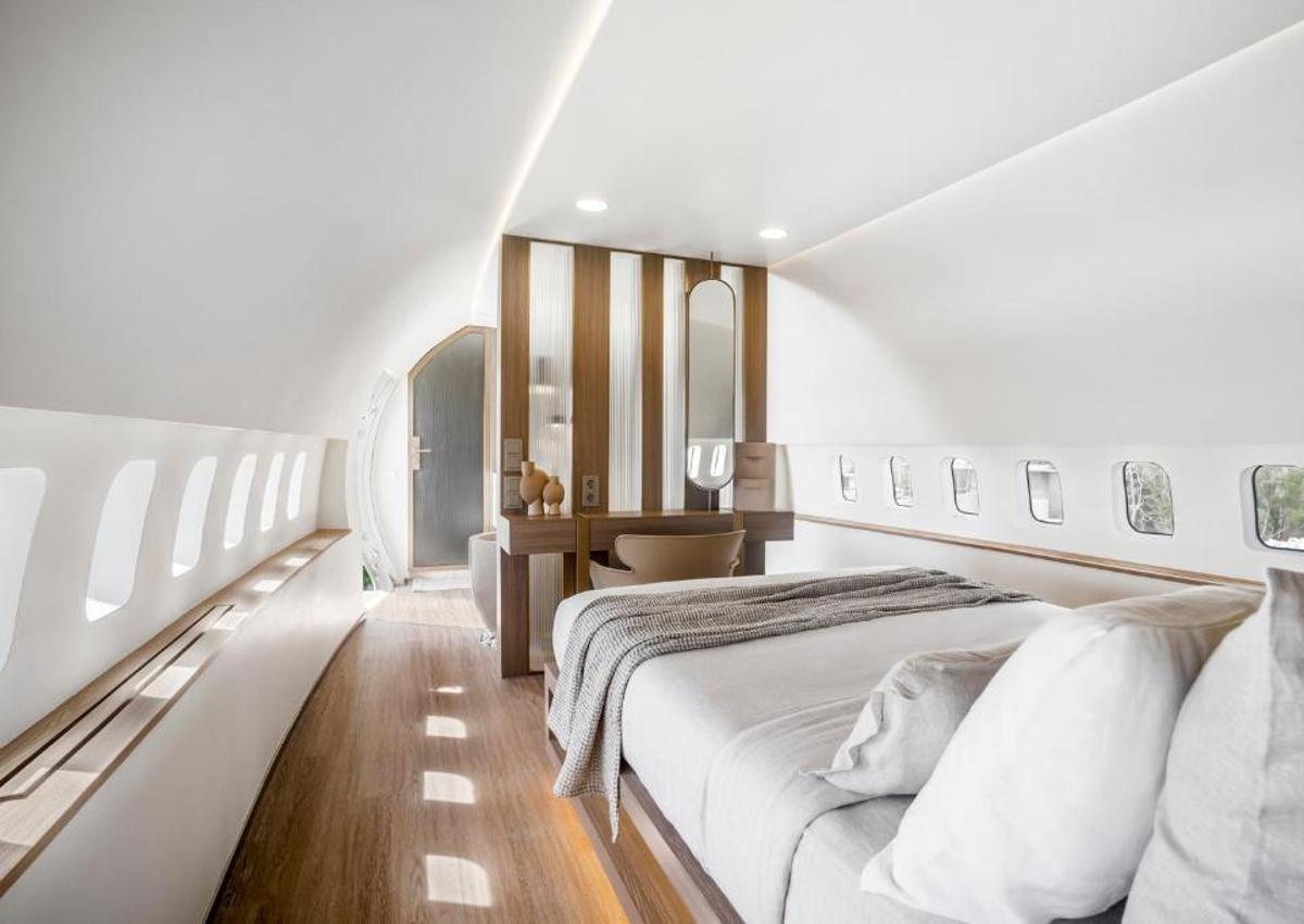 Imagen secundaria 1 - Una villa de altos vuelos en Bali: el lujo de dormir una noche en un &#039;Boeing 737&#039; a pie de playa por 6.500 euros