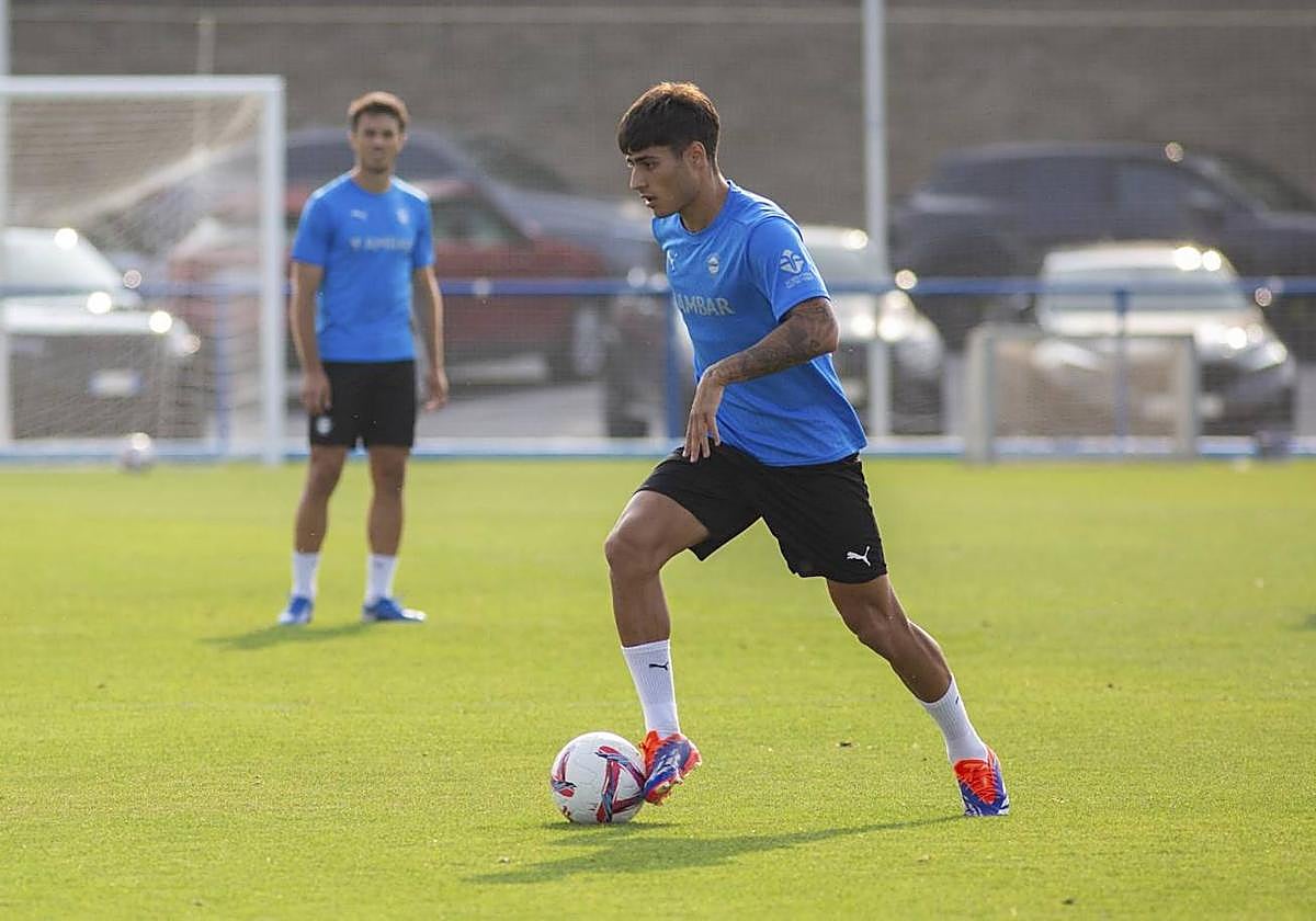 Carlos Martín, en uno de los entrenamientos del Alavés.